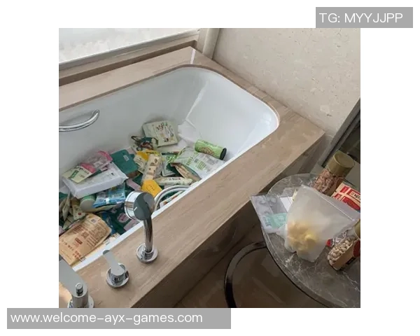 女主持调侃按摩浴缸情趣皮尔斯幽默回应家中无此奢侈品