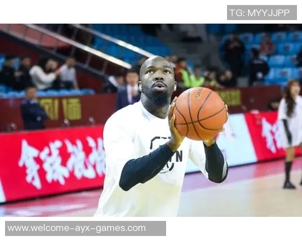 卡姆琼斯因超速被拦截逮捕急于赶往训练场引发关注