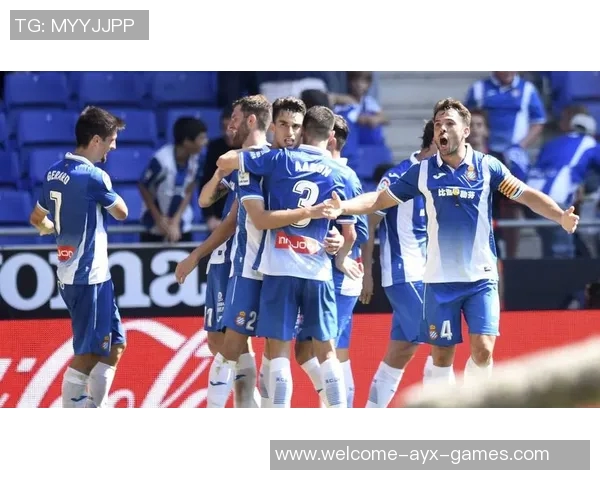 巴萨两季十月战绩对比分析去年全胜今年表现下滑进球失球差异明显