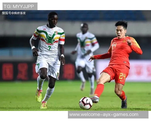 媒体人分析亨德森与小杨配合前景期待未来传球次数增加